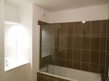 Location Appartement 3 pièces 68m² - Photo 3
