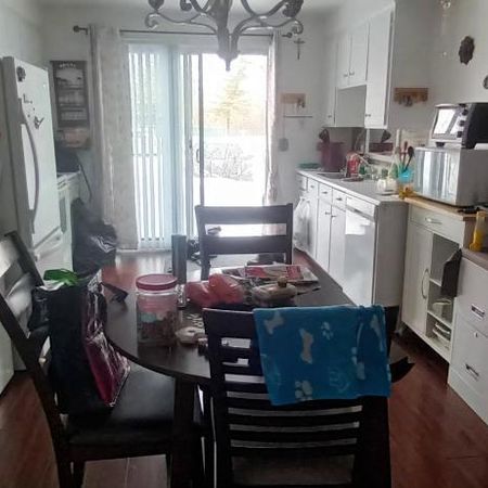 TERREBONNE 4 1/2 1ER MAI 1ER ÉTAGE AVEC PARKING - Photo 4