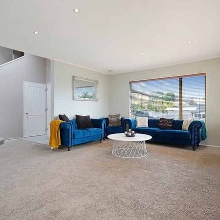 Spacious 3-bedroom home in Unsworth Heights - Photo 4