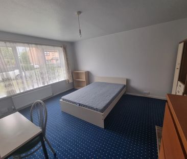 5 Bed Student Accommodation - Photo 5