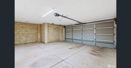 KELMSCOTT - 2X1 - RARE FIND WITH LOCKUP GARAGE - Photo 5