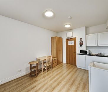 Studio Flat, Creswick Road, W3 - Photo 2