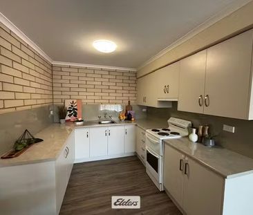 Neat 2 Bedroom Unit - Photo 6