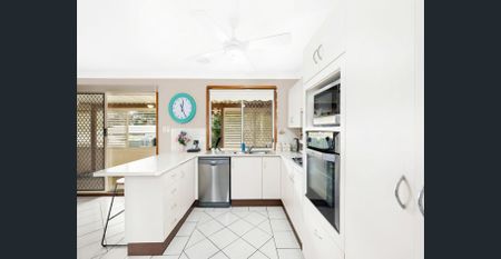 Charming Single-Story Brick Home with Spacious Backyard and Modern Interiors - Photo 3