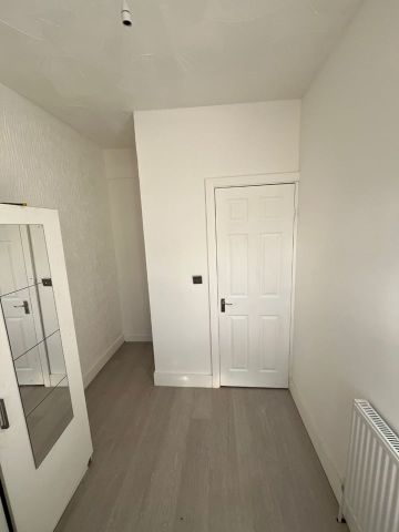 3 Bed Flat, Green Street, E7 - Photo 5