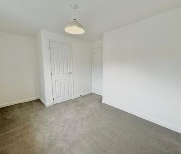 2 bedroom semi-detached house to rent - Photo 2