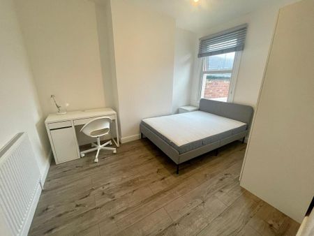 4 bedroom house share to rent - Photo 3