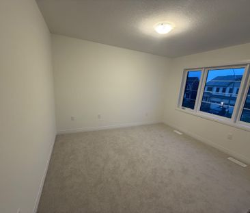 For Lease - 116 Velvet Way, Thorold, Ontario - Photo 4