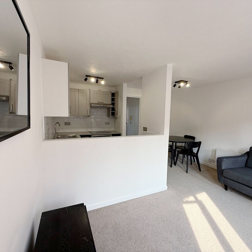 1 Bed Flat, Discovery Walk, E1W - Photo 1