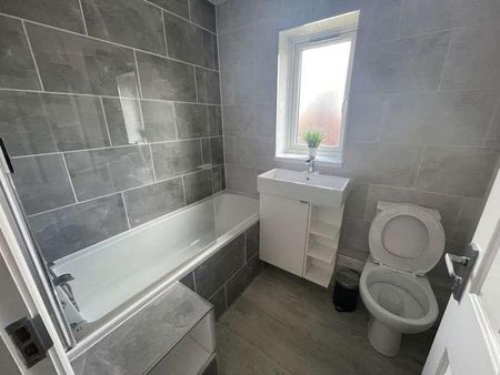Rushfield Gardens, Bridgend, CF31 - Photo 2