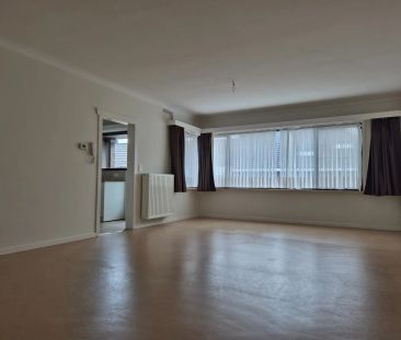 Ruim appartement in het centrum met 2 slaapkamers. - Photo 2