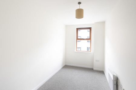 2 Bed Flat - Photo 3