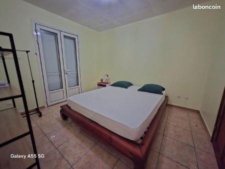 Location Maison 5 pièces 121m² ST BENOIT 97470 - Photo 3