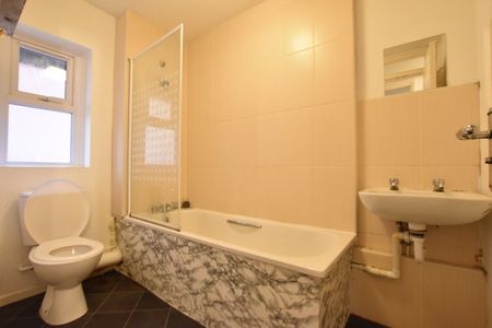 1 Bed Maisonette, Grove Road, LU1 - Photo 4