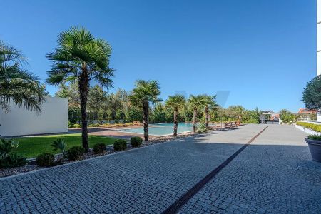 Apartment T3 in Carcavelos e Parede, Cascais - Photo 3