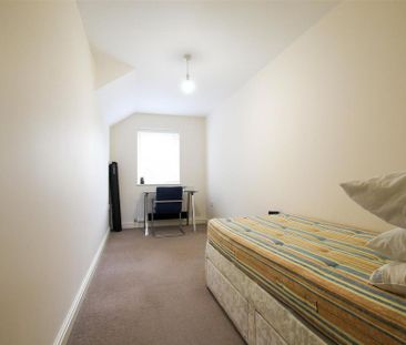 2 bedroom end of terrace house to rent - Photo 5