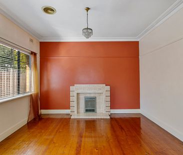 Charming Northcote Home - Photo 2