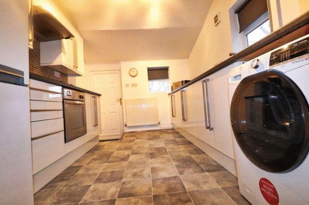 1 bedroom in a flat share to rent - Photo 1