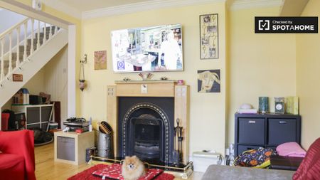 Cozy room to rent in 3-bedroom house in Ballymun, Dublin - Photo 4