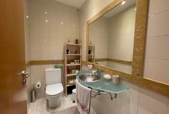 Apartamento T3 com estacionamento e vista de mar em Santo Amaro de Oeiras