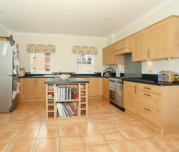 4 Bedroom House - Station Road, Alresford - Photo 4