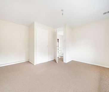 Banbury, Oxfordshire, OX16 - Photo 3