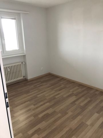 3.0 Zimmerwohnung in Schwerzenbach - Photo 2