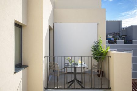 Ático con Terraza y 3 Habitaciones en Russafa - Photo 2