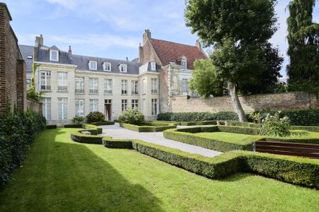 La Madeleine St Maur, appartement rénové de 80,4 m2 entièrement meublé - Photo 2