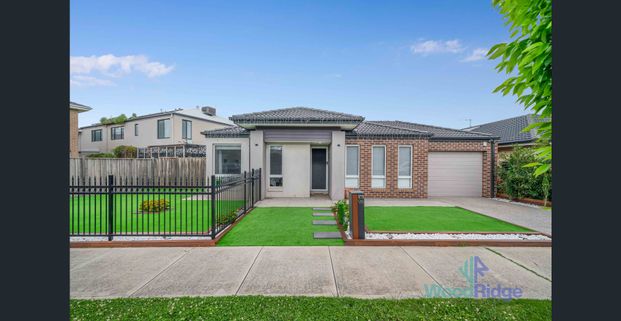 A Delightful Residence in a Highly Sought-After Location!! - Photo 1