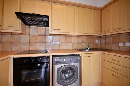 2 bedroom flat to rent - Photo 2