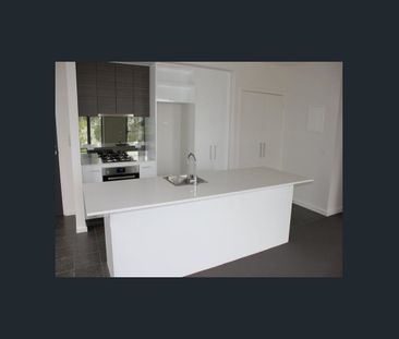 "Two bedrooms with two carparks" - Photo 4