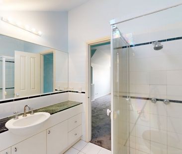 Classic Charm Meets Modern Comfort in Brunswick East - Photo 4