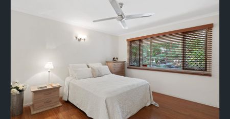 Elevated 439m² Home with Panoramic Noosa Views - Photo 5