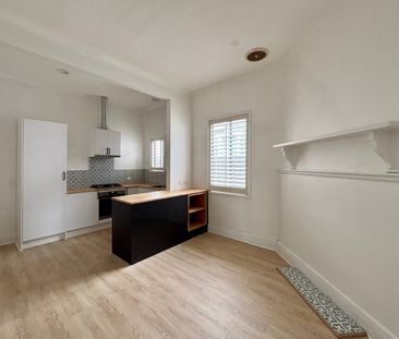 Updated and in the Heart of Geelong West - Photo 5