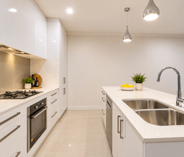 Lovely Modern Family Home in Highly Desirable Central Location - Photo 5