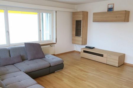 Top-Wohnlage mit Gartensitzplatz - Photo 2