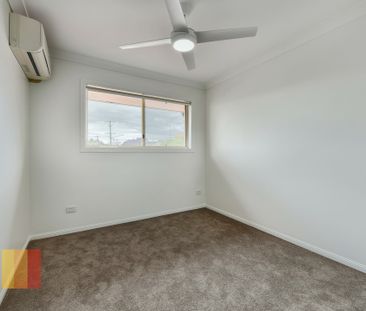 NEWLY RENOVATED 2 BEDROOM TOWNHOUSE - AIR CONDITIONED - Photo 6