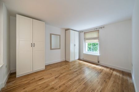 3 bedroom flat to rent - Photo 4