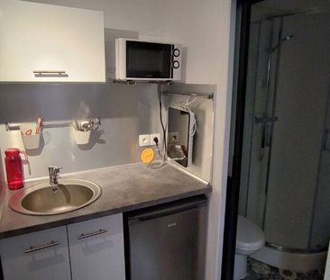 Beau studio meublé de 12,02m² à la location, situé rue Coignebert à... - Photo 4