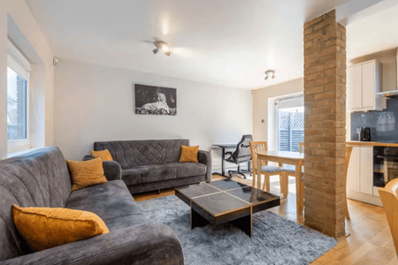 St. Michaels Close, London, E16 - Photo 2