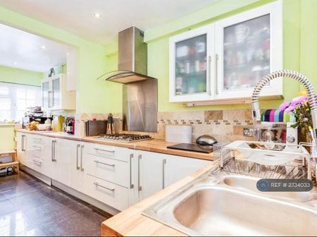 3 bedroom terraced house to rent - Photo 2