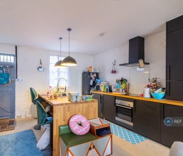 2 bedroom semi-detached house to rent - Photo 4