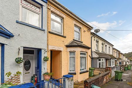 House - End Terrace For Rent Kingsland Terrace, Pontypridd - Photo 2