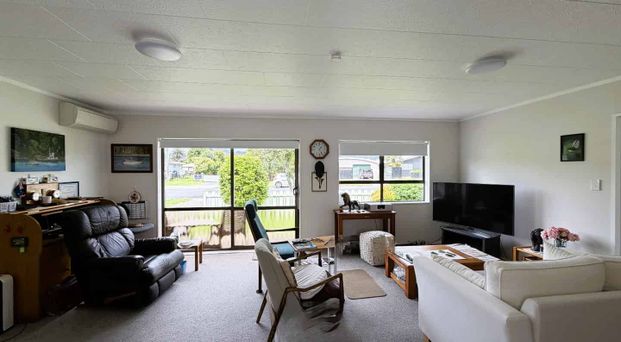 Modern Two Bedroom - Photo 1