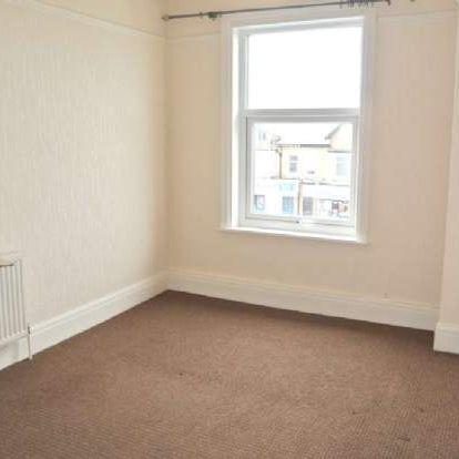 2 bedroom property to rent in Blackpool - Photo 1