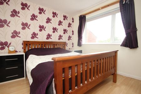 3 bedroom detached house to rent - Photo 2
