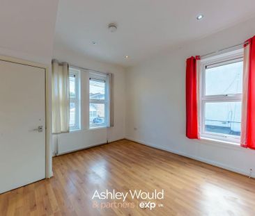 3 bedroom end of terrace house to rent - Photo 4