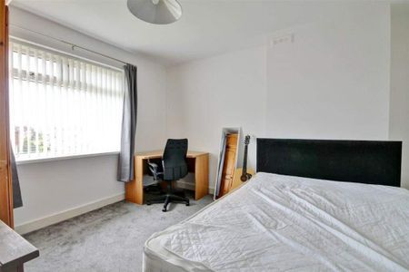 4 bedroom private hall to rent - Photo 2