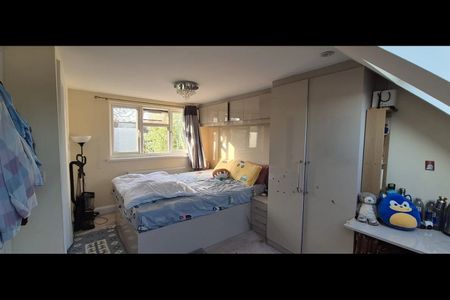 4 Bed End Terrace, Fryent Grove, NW9 - Photo 2